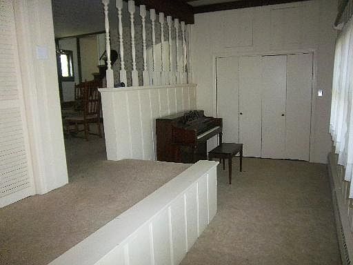 5th image of 211 N Railroad St
