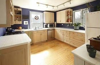 4th image of 1042 Florence Ave