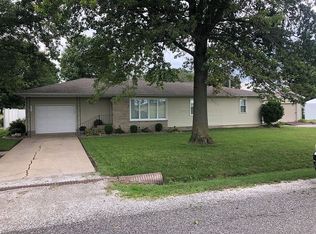 203 S Pine St, Hoffman, IL