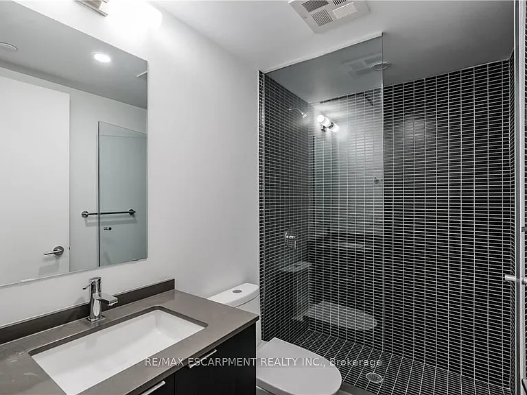 1 Jarvis St #422 — Photo 9