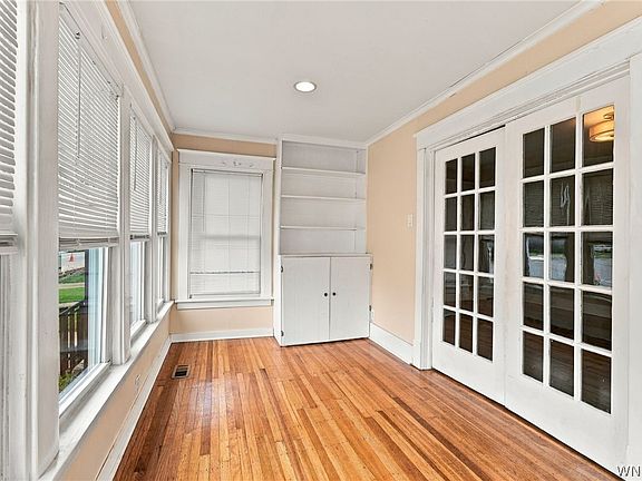 4th image of 798 Abbott Rd
