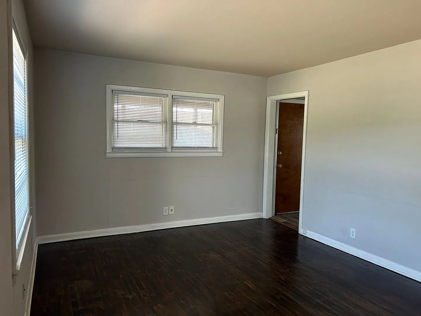 5816 White Settlement — Photo 3