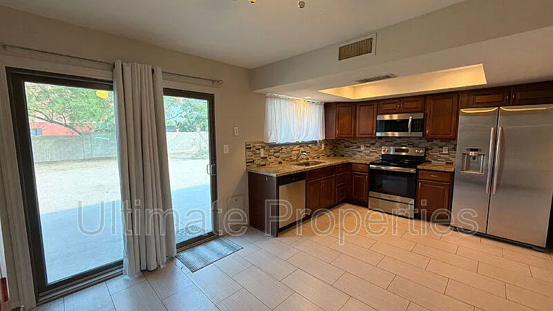 4 bed, 2.0 bath, 1201 sqft, $2,195 — Photo 4