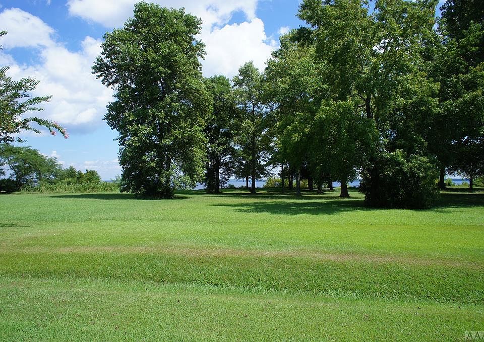 1st image of 121 N Shore Dr