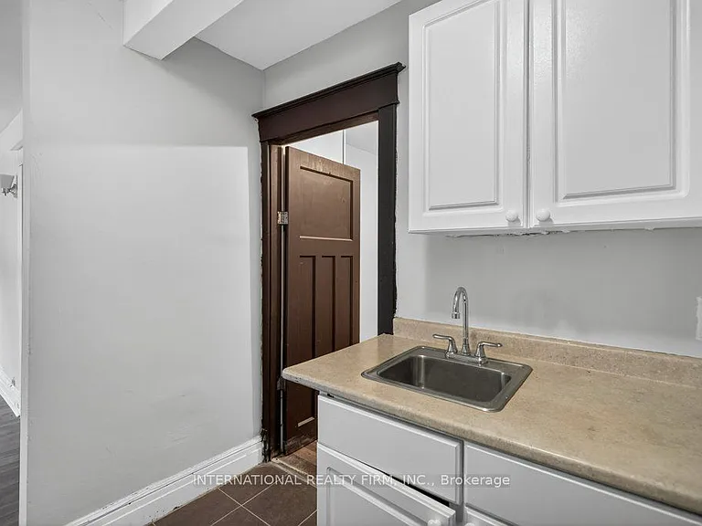 109 Balsam Ave S #2 — Photo 12