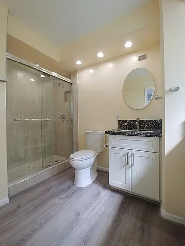 2464 Prince Edward St Photo 1