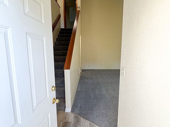 3rd image of 5440-5442 N Hills Dr
