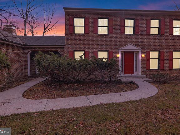 2nd image of 1815 Larch Cir #L-0203