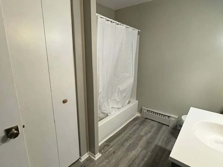307 N Prairieview Rd — Photo 21