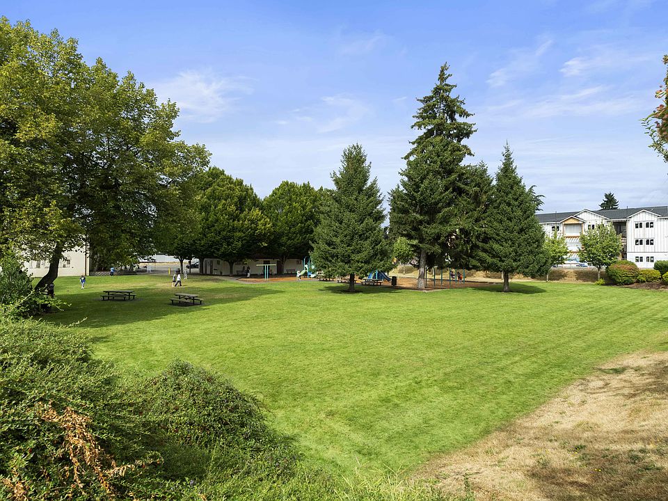 1st image of 501 2nd St NE #102