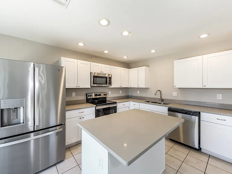 10509 W Angels Ln — Photo 5