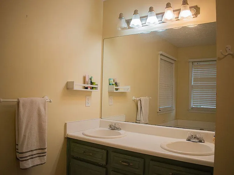 1028 Queensbury Run — Photo 11