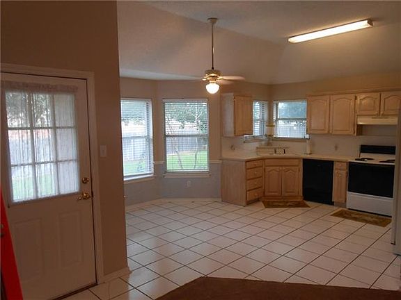 5th image of 974 Meadow Cir S