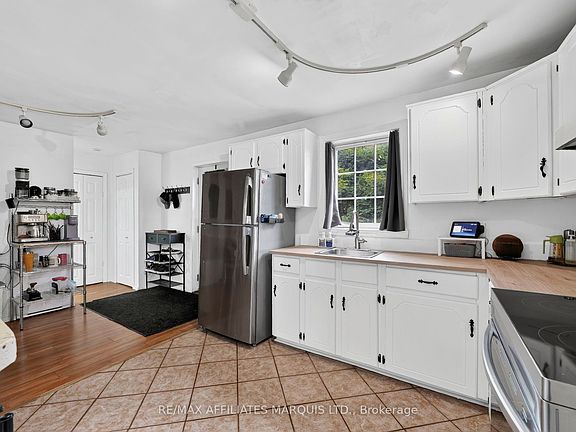 4th image of 928 Pacific Ln