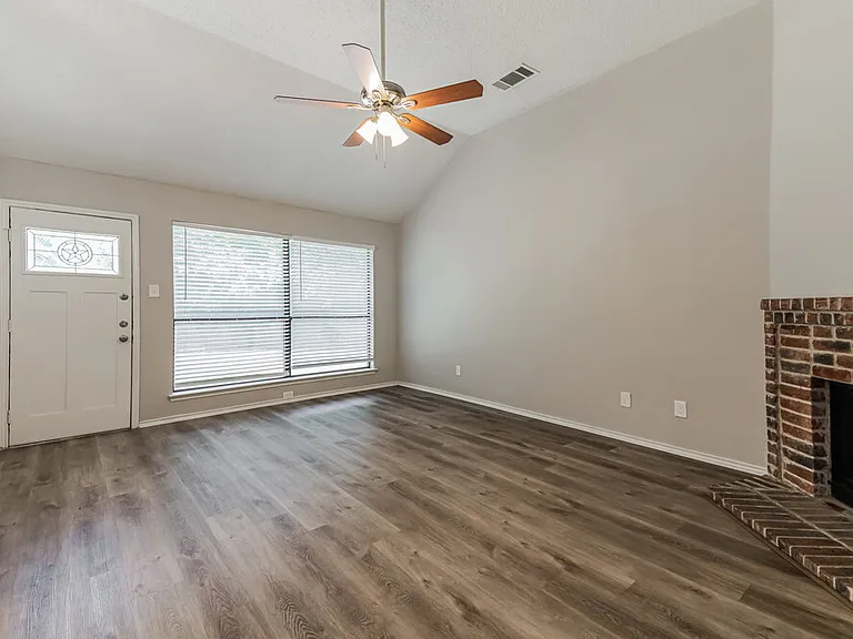 701 Park View Ave — Photo 3