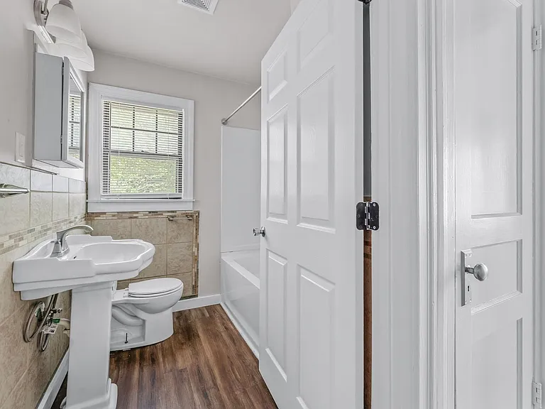 611 W Minota St — Photo 15