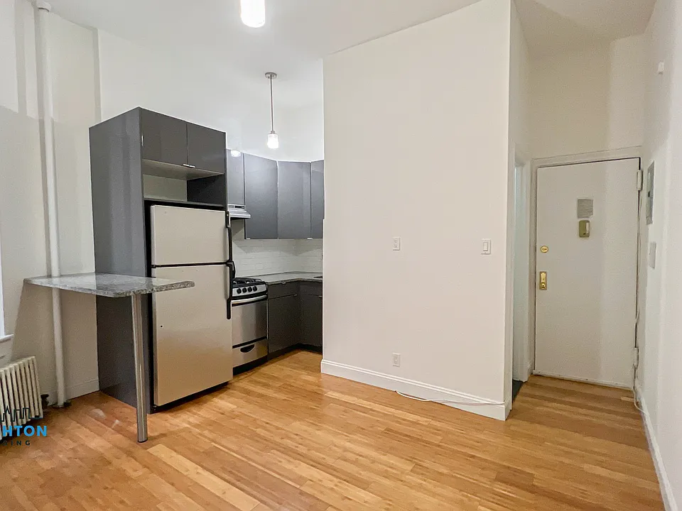 225 E 14th St #4E