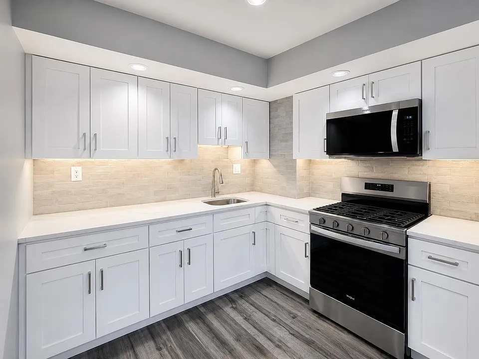 105 W 39th St #3A