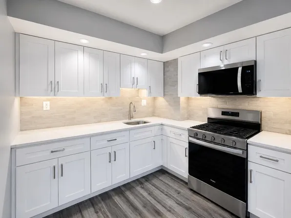 105 W 39th St APT 3A, Bayonne, NJ 07002