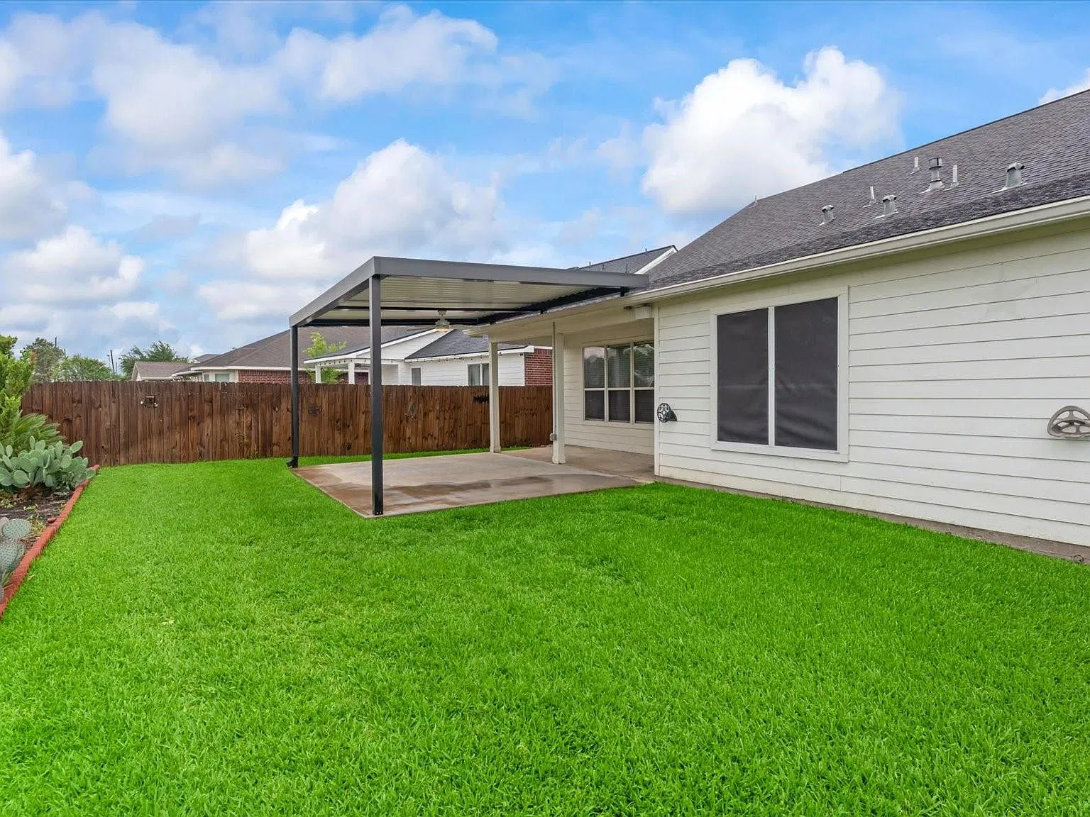 3 bed, 2.0 bath, 1817 sqft, $1,900 — Photo 4