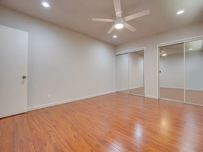 VASSAR APARTMENTS — Photo 9
