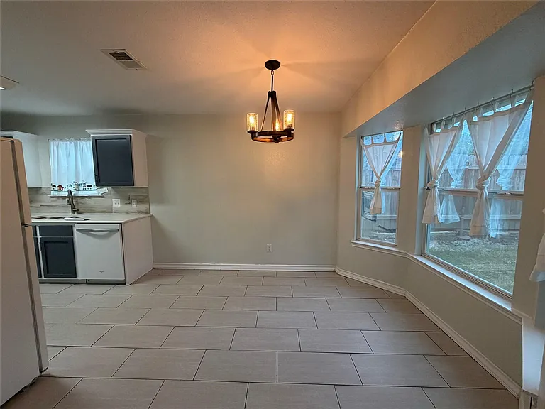 2306 Stirrup Dr — Photo 3