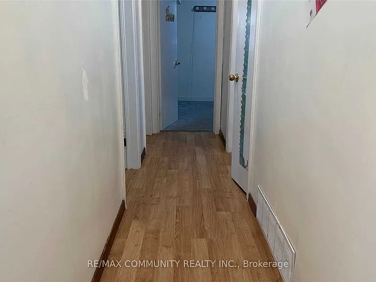 11 Ingrid Dr — Photo 5