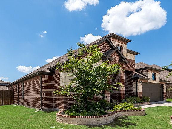 3rd image of 136 Aucuba Ln