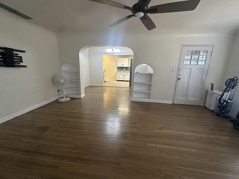 15 E 2nd Ave #1