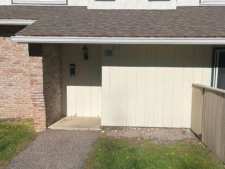209 Ledgewood Cir #101 — Photo 3