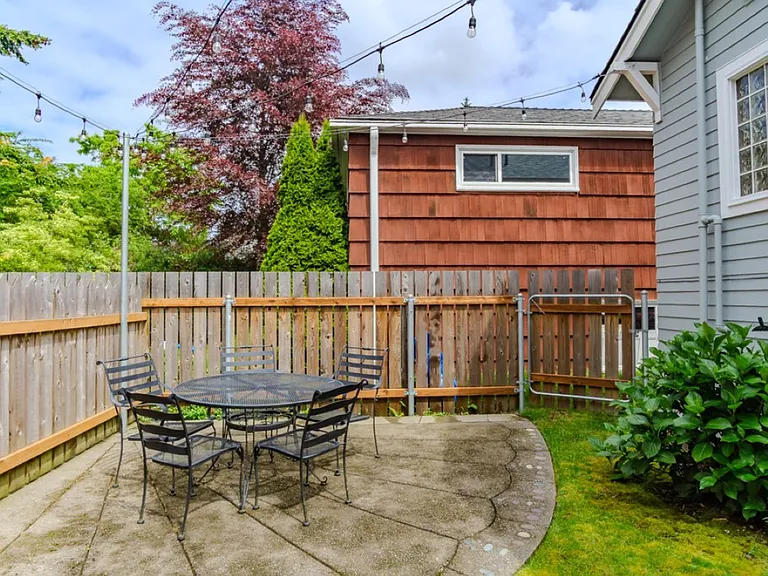 9017 5th Ave NE — Photo 25