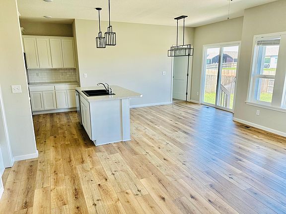 2nd image of 1545 N Aster Cir