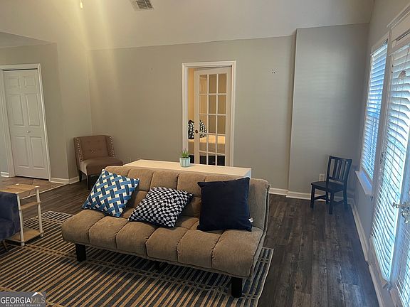 5th image of 1505 Country Walk Dr