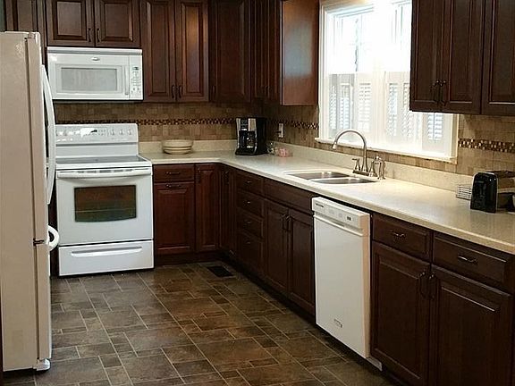 3rd image of 411 Forcum St