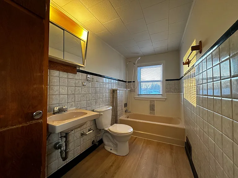 160 Gruenwald Ave — Photo 7