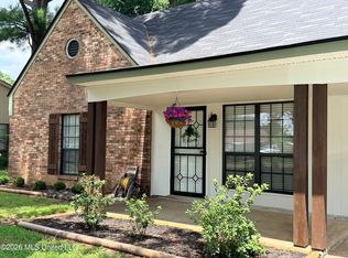 726 Thornwood Dr, Southaven, MS 38671