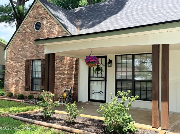 726 Thornwood Dr, Southaven, MS 38671