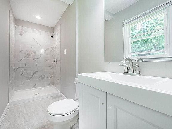 5th image of 3536 Sweetbriar Cir