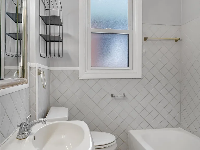 1223 Gruner Pl — Photo 16