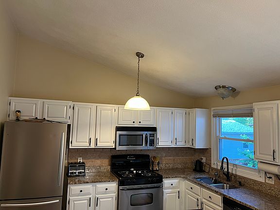 5th image of 331 Beachwood Dr