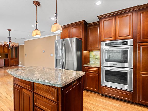 2nd image of 1828 Frobisher Way