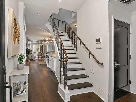 2nd image of 6057 Annunciation St