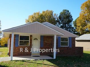 2216 Willow Rd, Greensboro, NC 27406