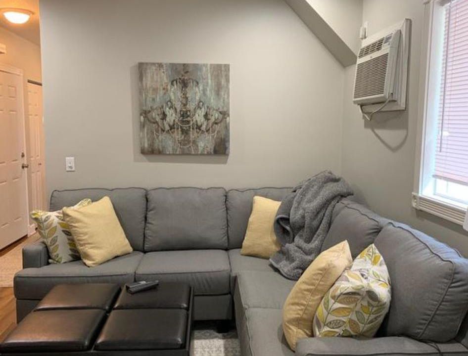 1st image of 615 Holly Ave #201