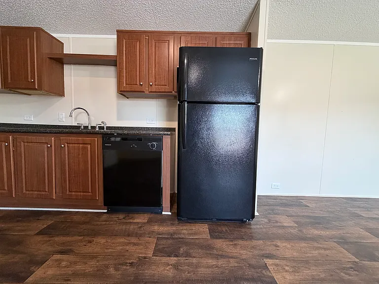 709 N Collins Fwy #129 — Photo 4