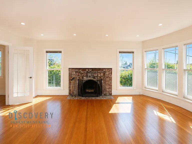 1122 Winsor Ave — Photo 6