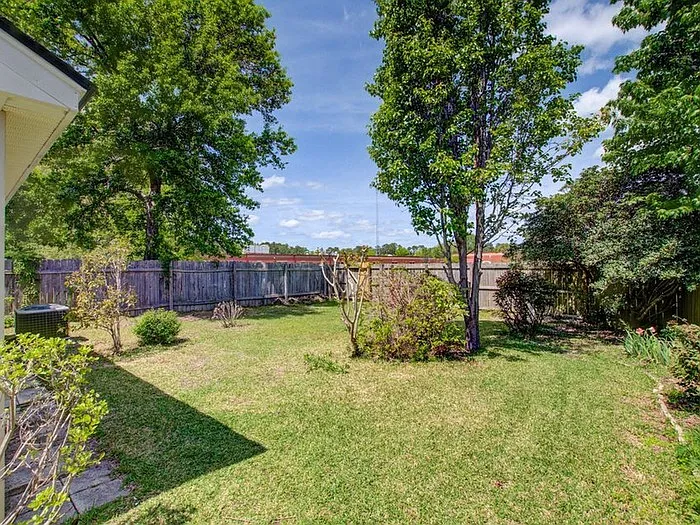 114 Wilton St — Photo 12