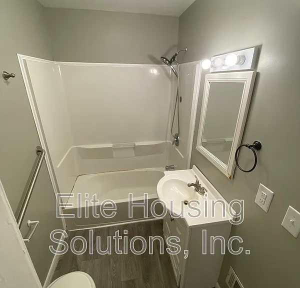 765 N 8th St — Photo 9