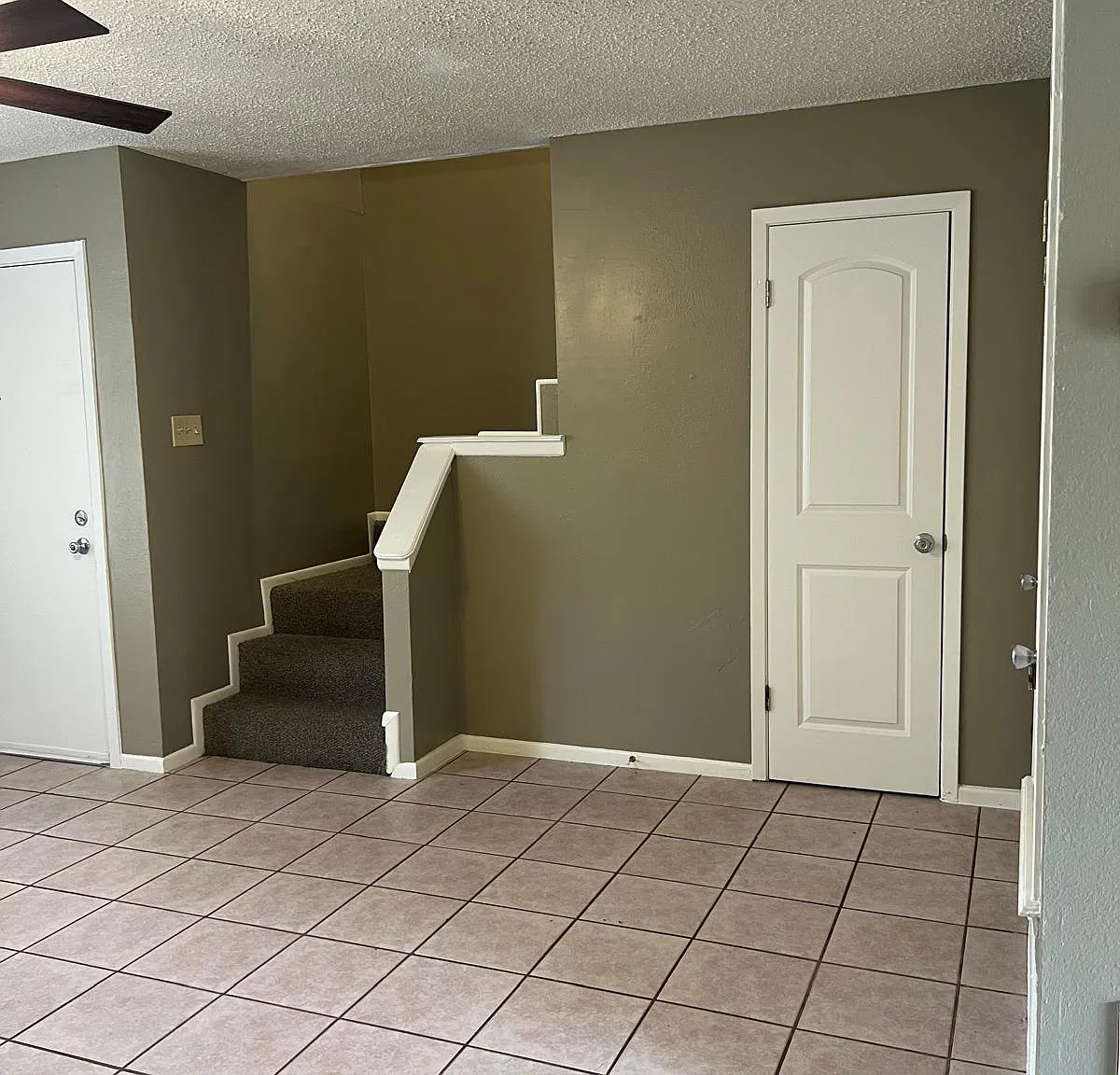 2 bed, 1.5 bath, 1094 sqft, $1,195 — Photo 4