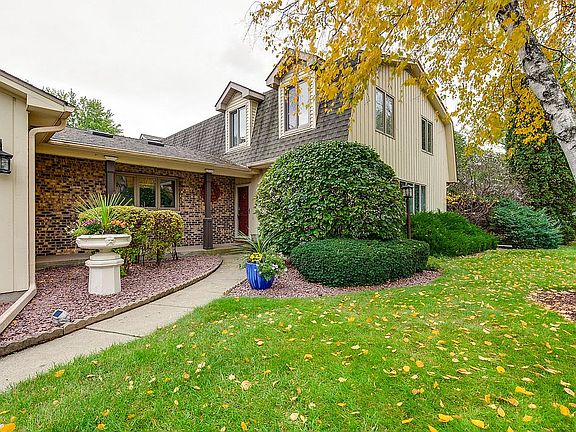 2nd image of 686 N Sharon Dr